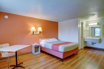 Motel 6 Springfield - Chicopee