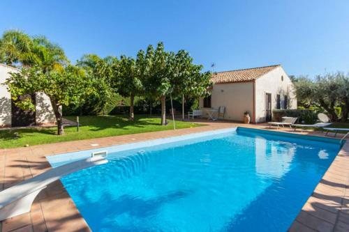 Donnalucata Villa Sleeps 6 Pool Air Con Wifi