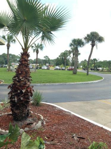 Nassau Holiday Motel