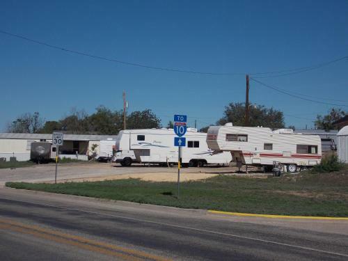 Holiday Host Motel
