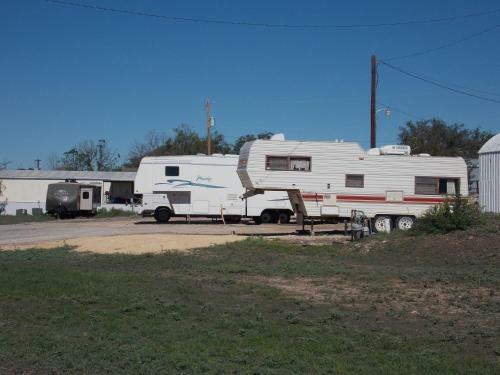 Holiday Host Motel