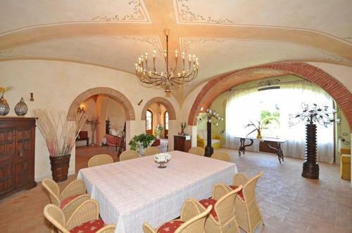 Foiano Della Chiana Villa Sleeps 20 Pool Air Con