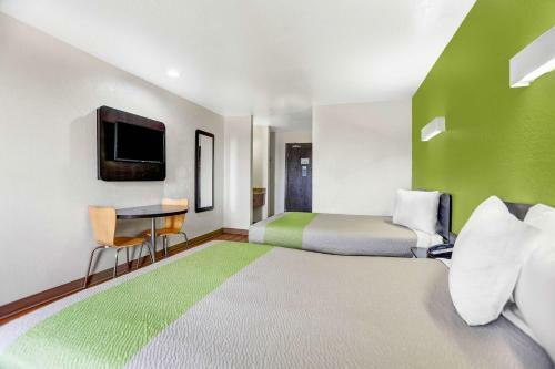 Motel 6 Moriarty