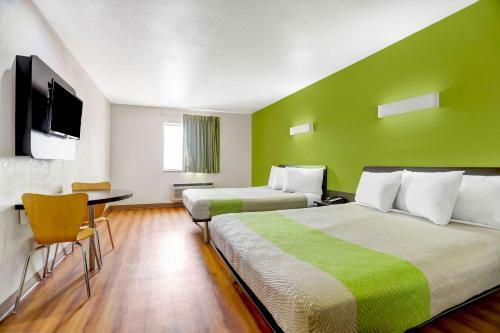 Motel 6 Moriarty