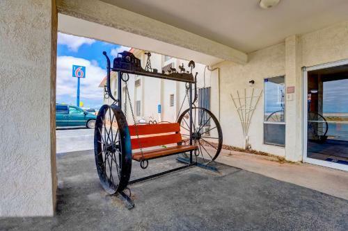 Motel 6 Moriarty