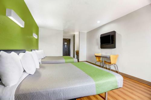 Motel 6 Moriarty