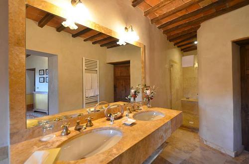 Vertine Villa Sleeps 8 Pool Air Con