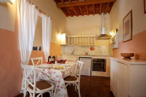 Badia Coltibuono Apartment Sleeps 5 Pool