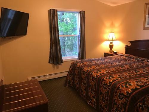 Exit 5 Motel & Cottages