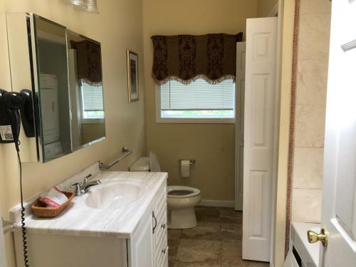 Exit 5 Motel & Cottages