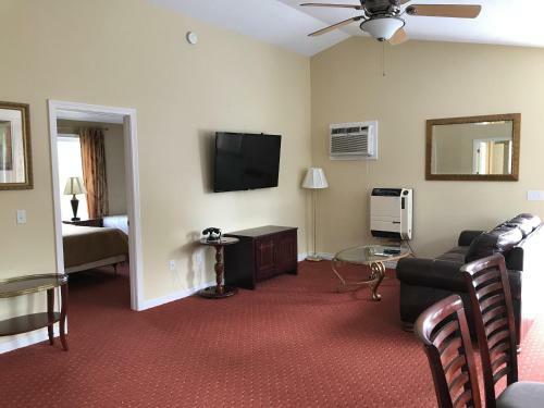 Exit 5 Motel & Cottages