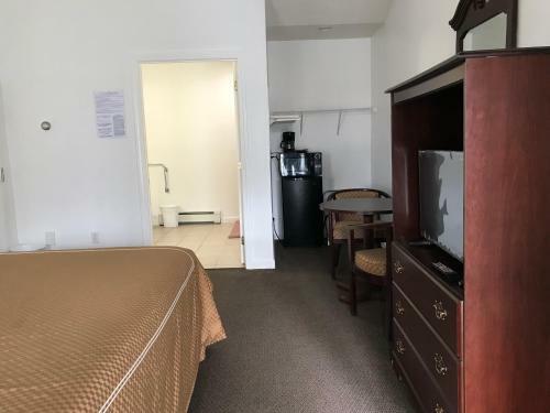 Exit 5 Motel & Cottages
