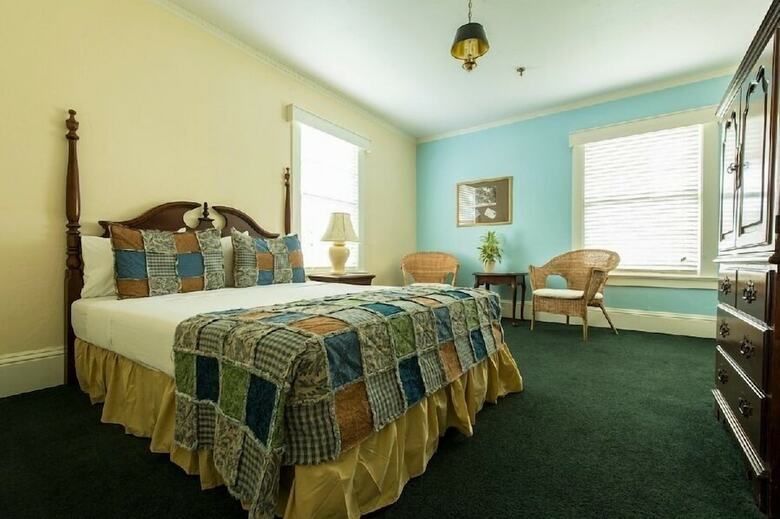 Hotel Lakeside Inn