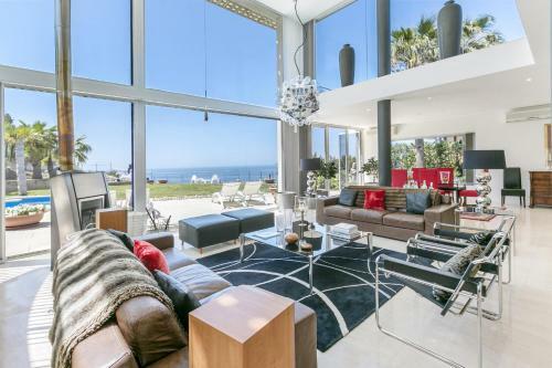 Villa Bay Blue, By Priority