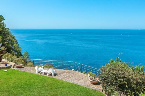 Villa Bay Blue, By Priority