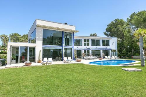 Villa Bay Blue, By Priority