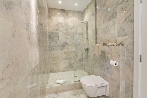 Villa Bay Blue, By Priority