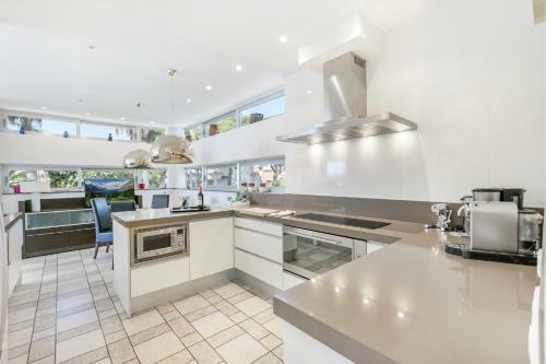 Villa Bay Blue, By Priority