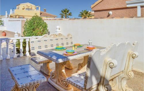 Three-bedroom House In Camposol