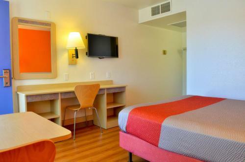 Motel 6 Gustine
