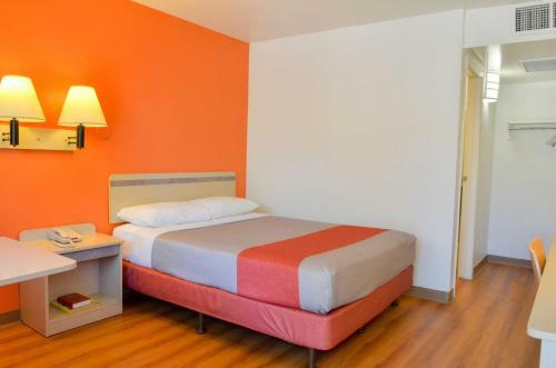 Motel 6 Gustine