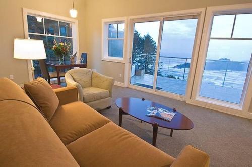 Hotel Whale Cove Inn