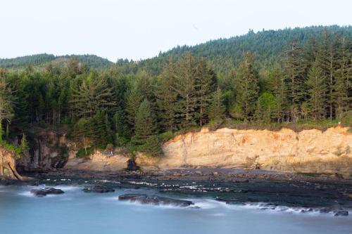 Hotel Whale Cove Inn