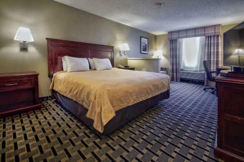 Hotel Econolodge Inn & Suites