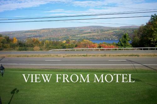 Longhouse Lodge Motel