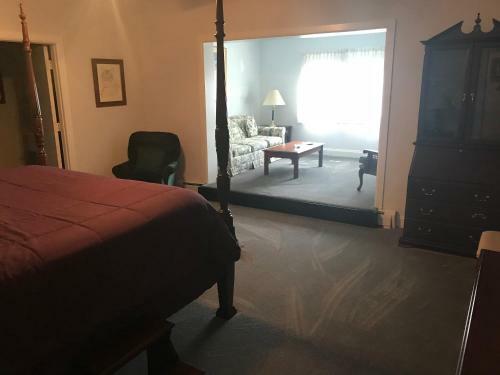 Longhouse Manor B&B