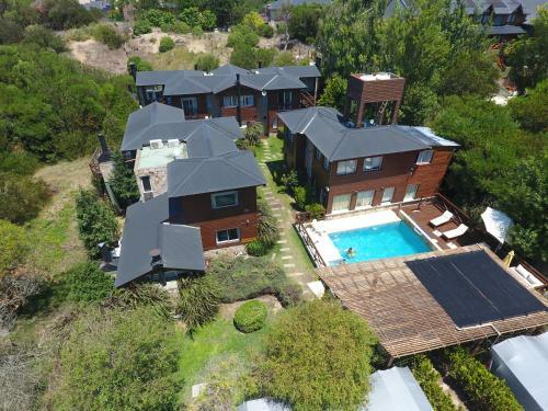 Lodge Caba�as Mellmell