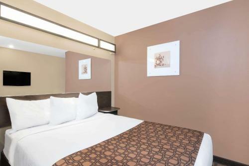Hotel Microtel Inn & Suites