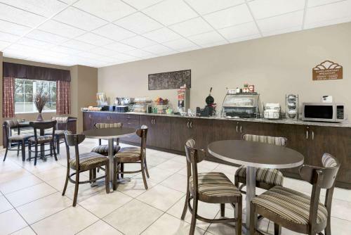 Hotel Microtel Inn & Suites