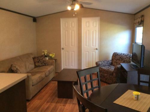 Hotel 2 Bedroom Cottage On Cherry Beach