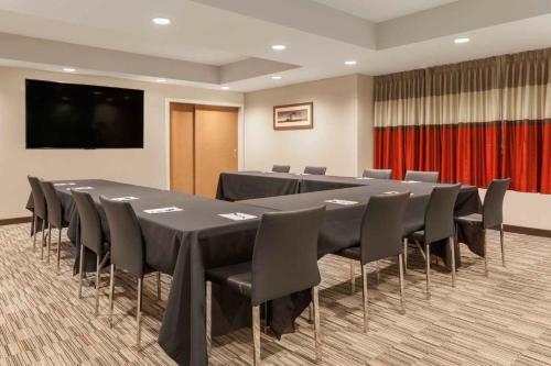 Hotel Microtel Inn & Suites By Wyndham Fort Mcmurray