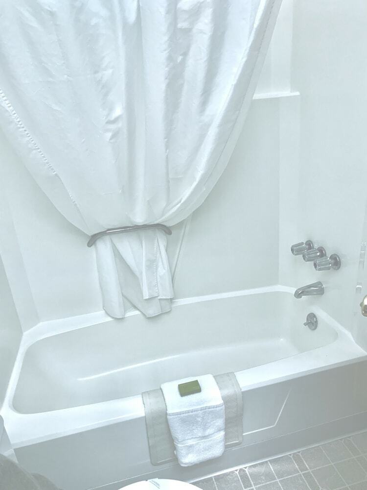 Hotel Bicentennial Inn