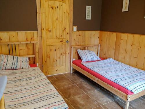 Beautiful Log Chalet Near Fernie, B.c.