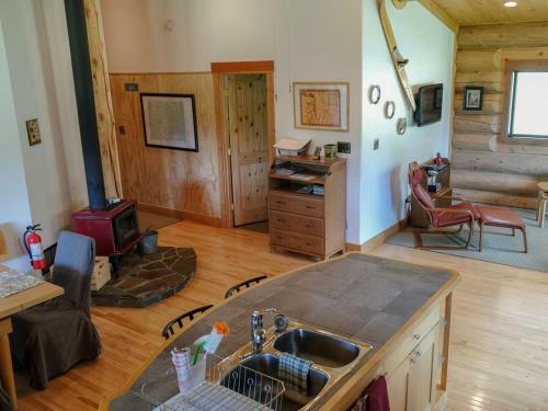Beautiful Log Chalet Near Fernie, B.c.