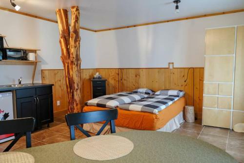 Beautiful Log Chalet Near Fernie, B.c.