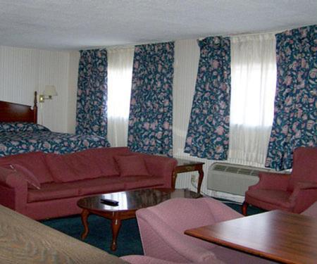 Posada Harbor Inn