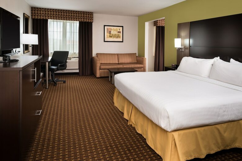 Holiday Inn Express Hotel & Suites Bucyrus