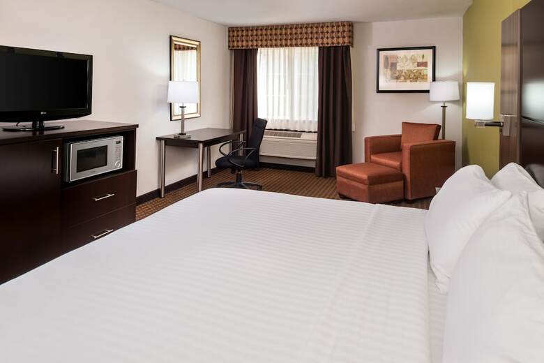 Holiday Inn Express Hotel & Suites Bucyrus