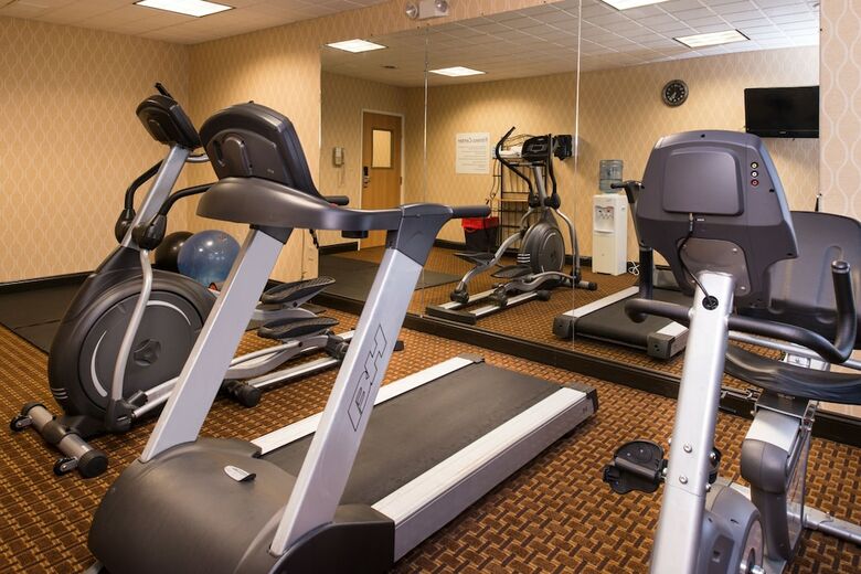 Holiday Inn Express Hotel & Suites Bucyrus