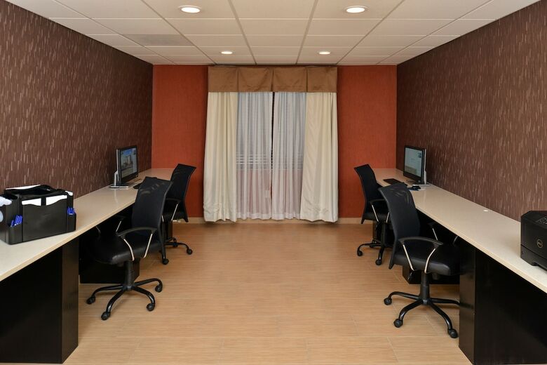 Hotel Holiday Inn Express & Suites Peekskill-lower Hudson Valley