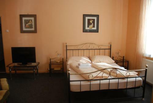 Hostal Penzion Rotunda