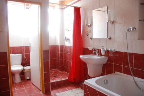 Hostal Penzion Rotunda