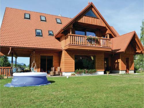 Eight-bedroom Holiday Home In Partizanska Lupca