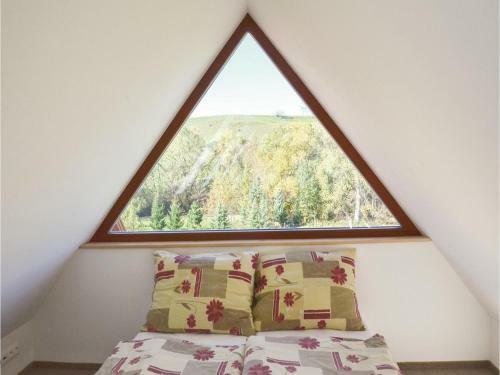 Eight-bedroom Holiday Home In Partizanska Lupca