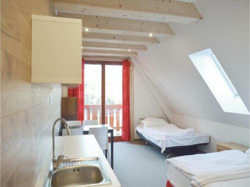 Eight-bedroom Holiday Home In Partizanska Lupca