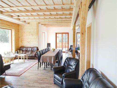 Eight-bedroom Holiday Home In Partizanska Lupca